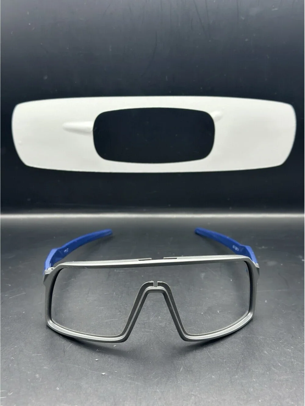 Oakley Sutro S Matte Carbon/Navy Frame (No Icons)